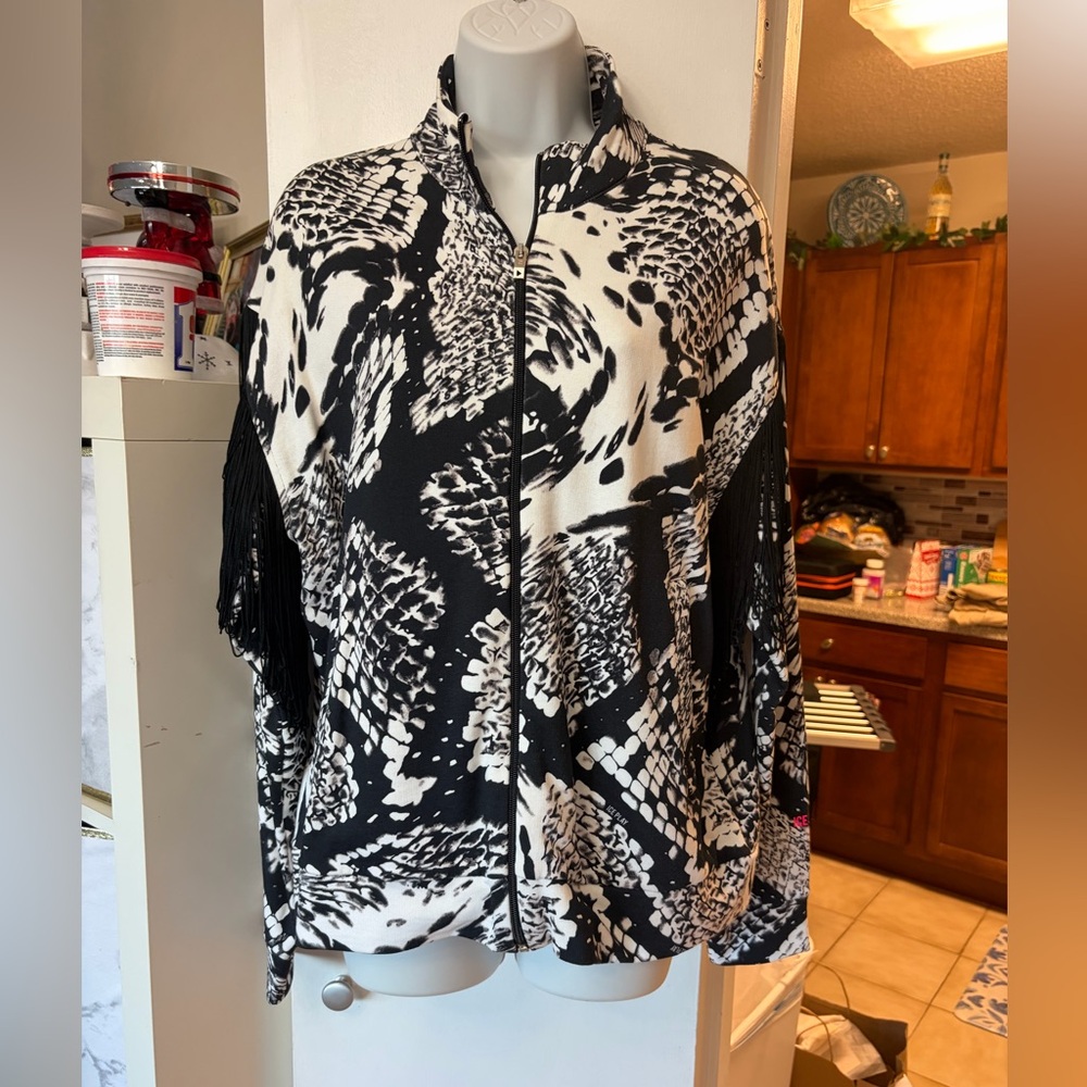 Black and White Patterned Zip-Up Jacket